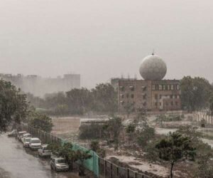 india-new-delhi-flooded-river-hg.jpg