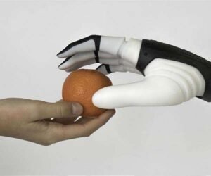 human-hand-and-robot-hand-hg.jpg