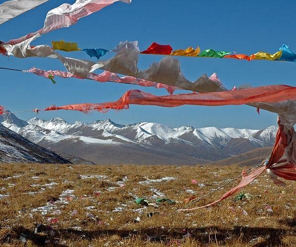 wind-prayer-flags-tibet-plateau-hg.jpg