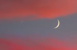 Venus-crescent-moon-conjunction-July-15_2018-cirrus-clouds-B-ST-900px.webp.webp