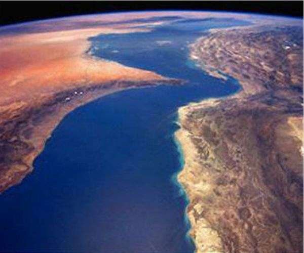 strait-of-hormuz-persian-gulf-from-the-east-hg.jpg